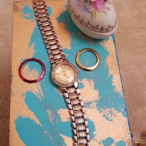 Bundle of 4 Gold tone watches NWOT heavy links - Picture 3 of 8